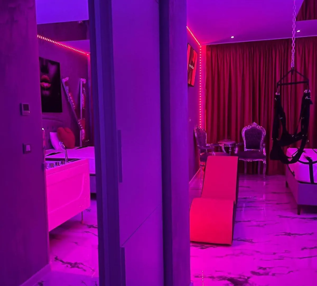 Secret Love Room Valeni